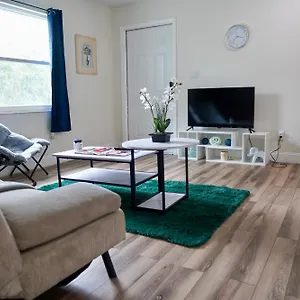 Jay's Cozy Escape Apartment